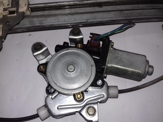 ELEVALUNAS DELANTERO DERECHO NISSAN X TRAIL 2002