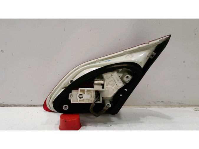 PILOTO TRASERO IZQUIERDO INTERIOR OPEL ASTRA 2015