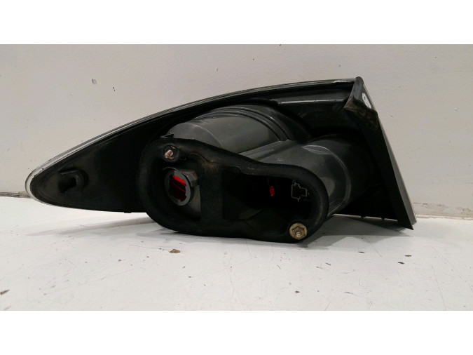PILOTO TRASERO DERECHO MAZDA 6 2002