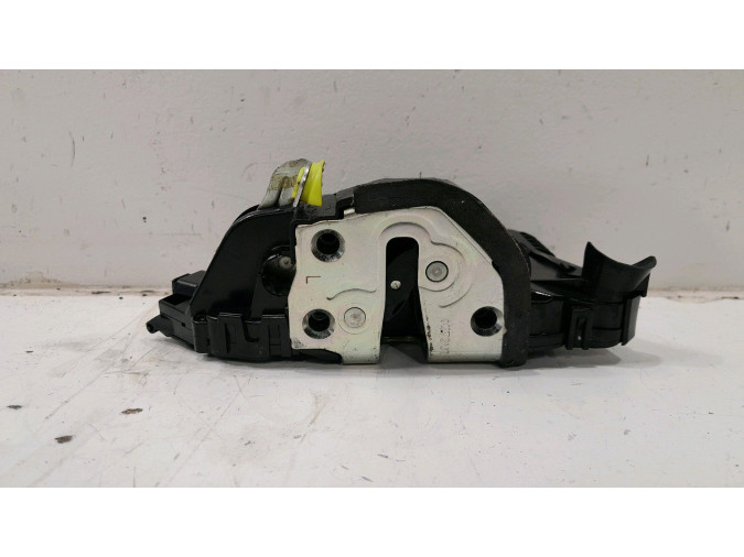 CERRADURA PUERTA DELANTERA DERECHA TOYOTA YARIS 2008