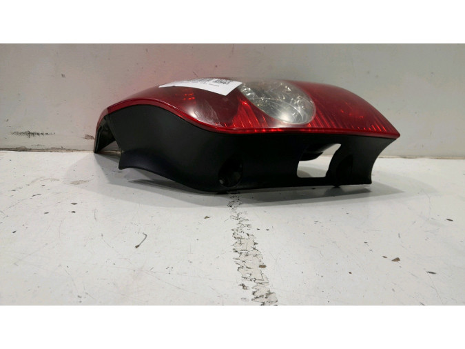 PILOTO TRASERO IZQUIERDO RENAULT LAGUNA 2001
