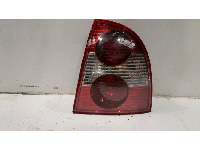 PILOTO TRASERO DERECHO VOLKSWAGEN PASSAT 2002