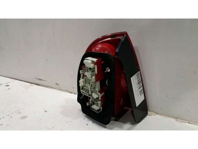 PILOTO TRASERO DERECHO VOLKSWAGEN PASSAT 2002