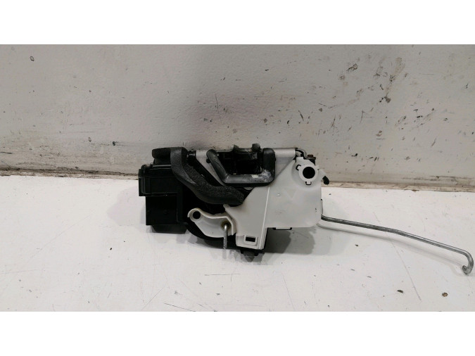 CERRADURA  PUERTA DELANTERA DERECHA OPEL ASTRA 2010
