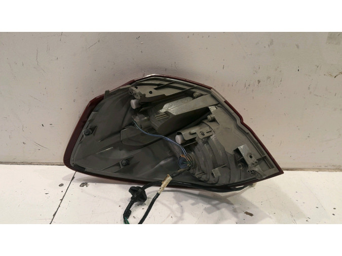 PILOTO TRASERO DERECHO SUBARU LEGACY 2008