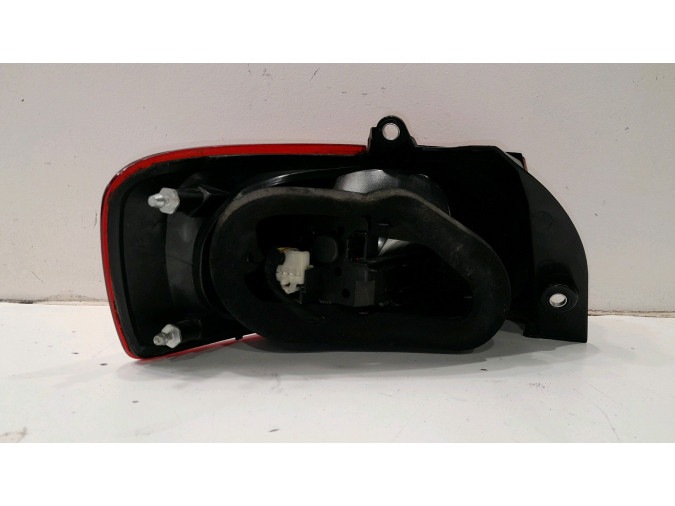PILOTO TRASERO DERECHO FIAT CROMA 2005
