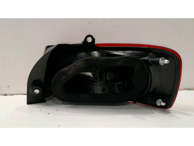 PILOTO TRASERO IZQUIERDO FIAT CROMA 2005