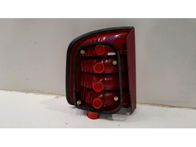 PILOTO TRASERO DERECHO SKODA FABIA 2001