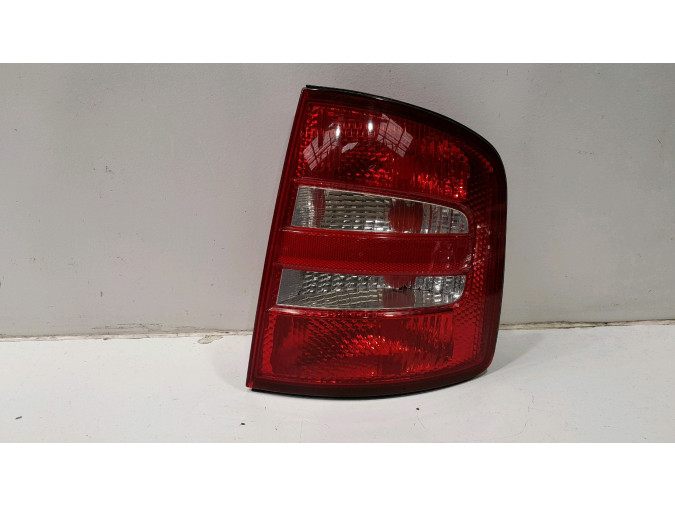 PILOTO TRASERO DERECHO SKODA FABIA 2001