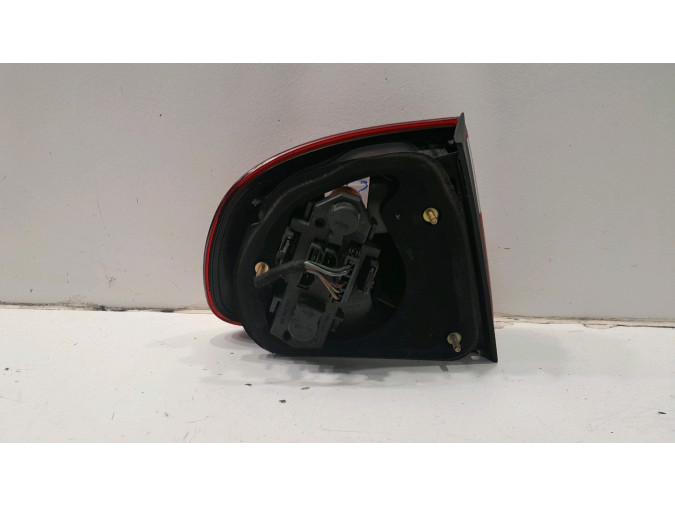 PILOTO TRASERO DERECHO SEAT TOLEDO ROJO / BLANCO 2001