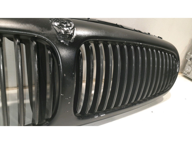 REJILLA DELANTERA JAGUAR X TYPE NEGRA 2005