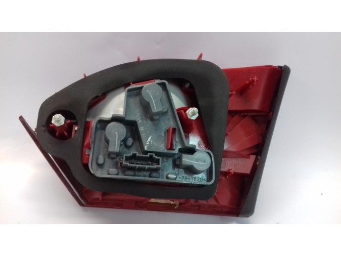 PILOTO TRASERO IZQUIERDO VOLKSWAGEN JETTA 2011