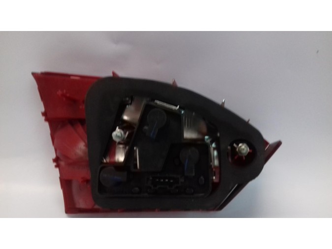 PILOTO TRASERO DERECHO VOLKSWAGEN JETTA 2012