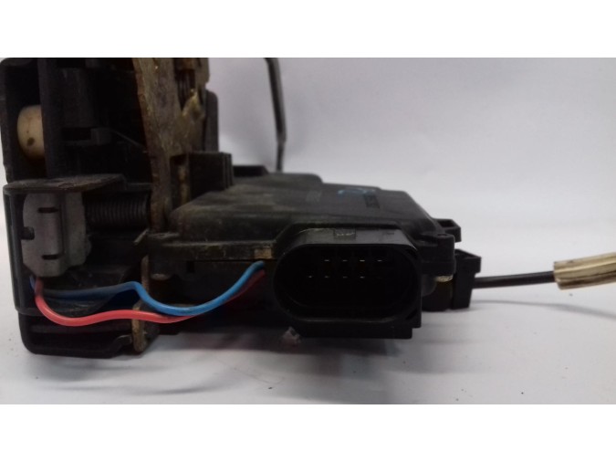 CERRADURA PUERTA DELANTERA DERECHA AUDI A6 2000
