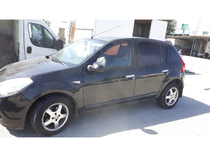 DACIA SANDERO Año : 2010
