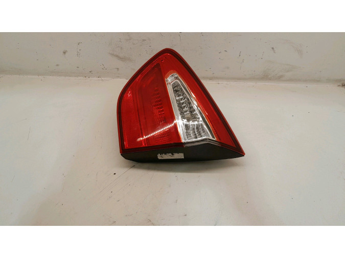 PILOTO TRASERO INTERIOR KIA RIO 2013