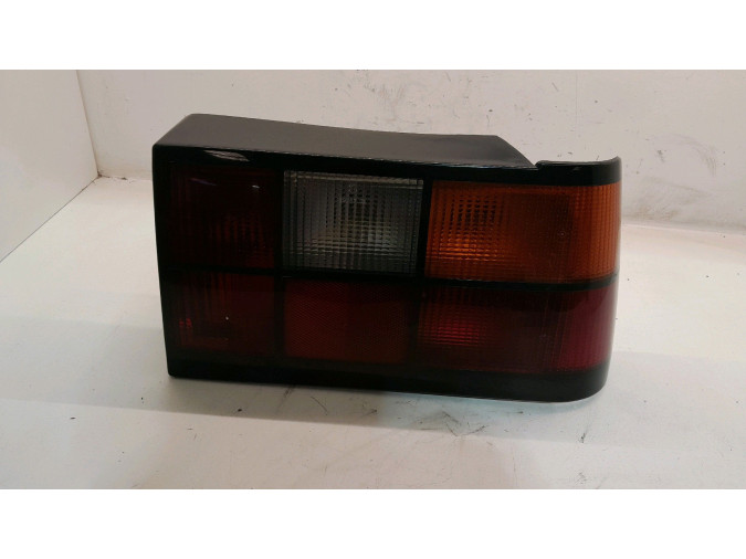 PILOTO TRASERO DERECHO VOLVO 440-460 1991