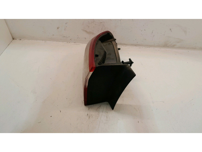 PILOTO TRASERO IZQUIERDO RENAULT LAGUNA 2004