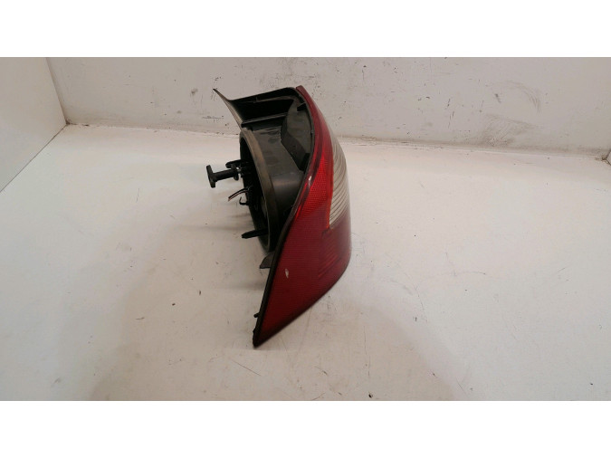 PILOTO TRASERO IZQUIERDO RENAULT LAGUNA 2004