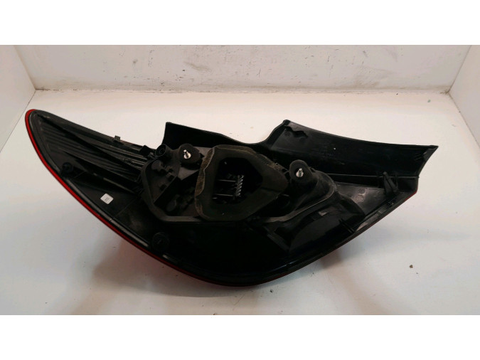 PILOTO TRASERO DERECHO OPEL CORSA 2013
