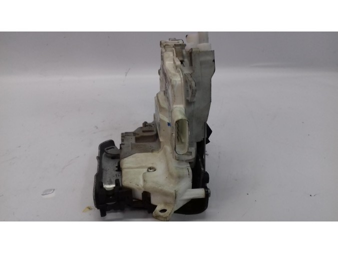 CERRADURA PUERTA TRASERA DERECHA AUDI Q5 2015