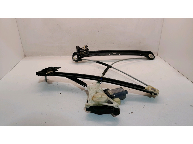 ELEVALUNAS DELANTERO DERECHO AUDI A3 2018