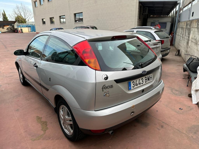 FORD FOCUS Año : 2001