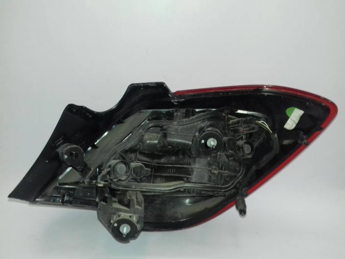 PILOTO TRASERO IZQUIERDO OPEL CORSA 2016