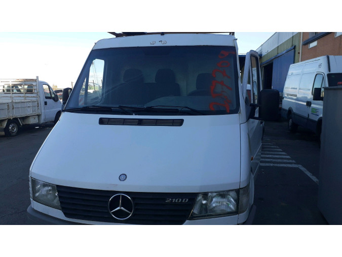 Capó dl MERCEDES 210 D  1999