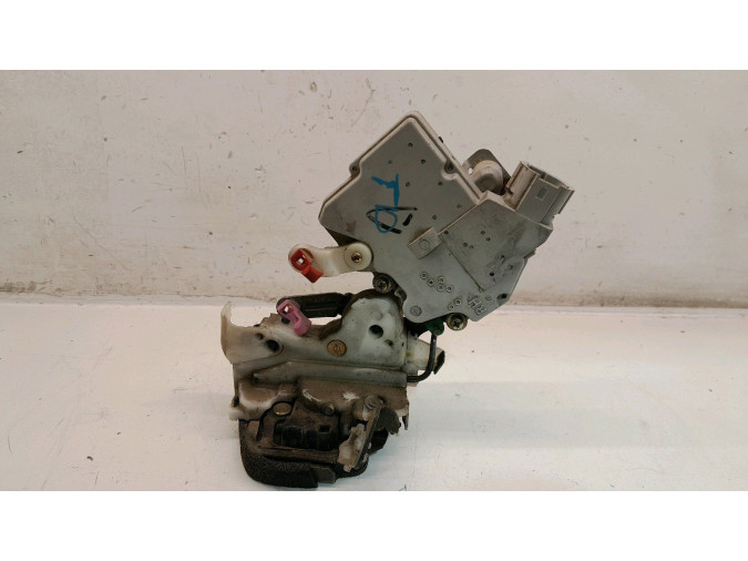 CERRADURA PUERTA TRASERA DERECHA NISSAN PATROL 2002