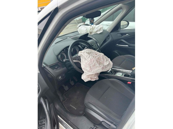 OPEL ZAFIRA Año : 2015