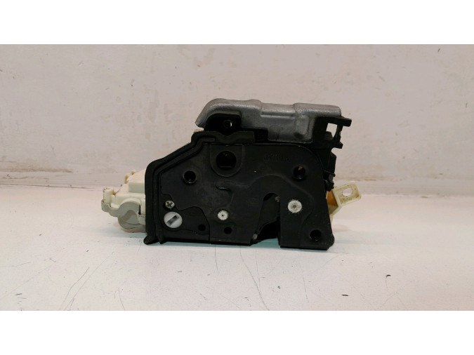 CERRADURA PUERTA TRASERA DERECHA AUDI A3 2016