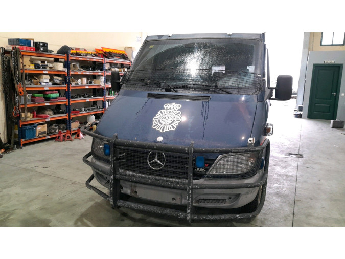 Faro iz MERCEDES-BENZ SPRINTER  2001