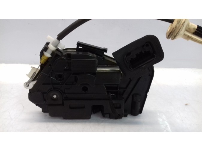 CERRADURA PUERTA DELANTERA DERECHA VOLKSWAGEN GOLF 2010