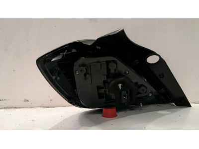 PILOTO TRASERO DERECHO OPEL ASTRA 2004
