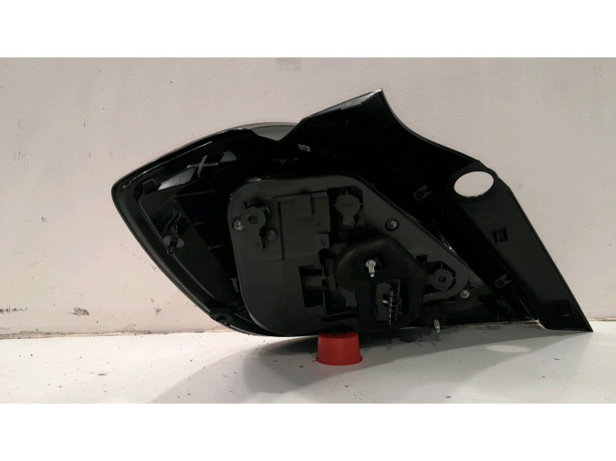 PILOTO TRASERO DERECHO OPEL ASTRA 2004