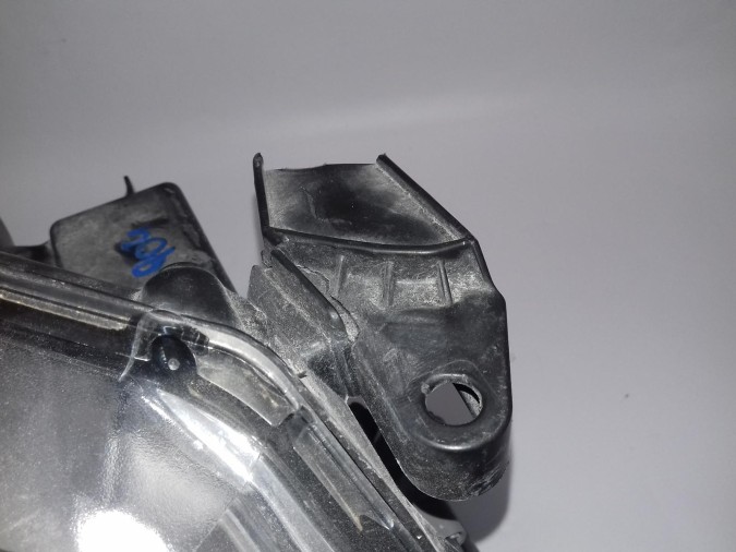 FARO DELANTERO DERECHO TOYOTA AURIS 2016