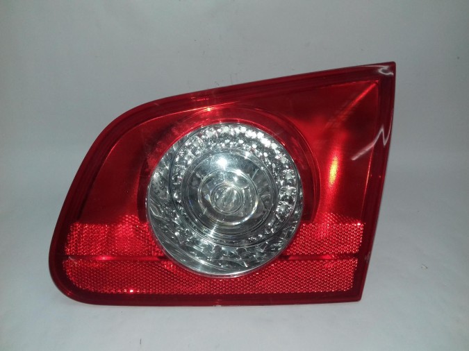 PILOTO TRASERO DERECHO INTERIOR VOLKSWAGEN PASSAT 2009