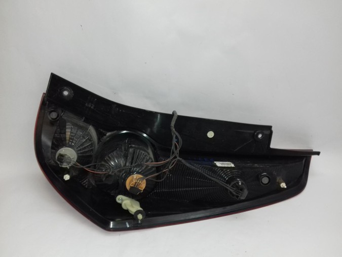 PILOTO TRASERO IZQUIERDO OPEL AGILA 2008
