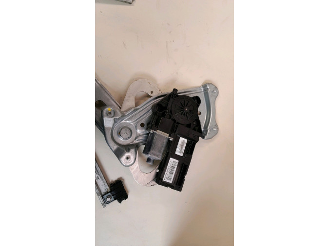 CERRADURA PUERTA TRASERA IZQUIERDA RENAULT SCÉNIC 2010