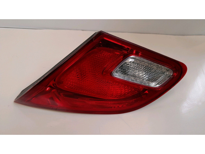 PILOTO TRASERO DERECHO INTERIOR OPEL ASTRA 2013