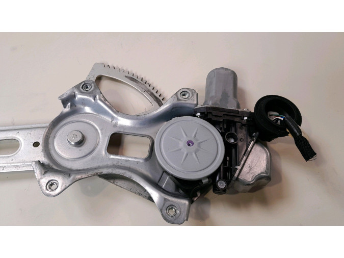 ELEVALUNAS DELANTERO IZQUIERDO LEXUS IS 200D 2011