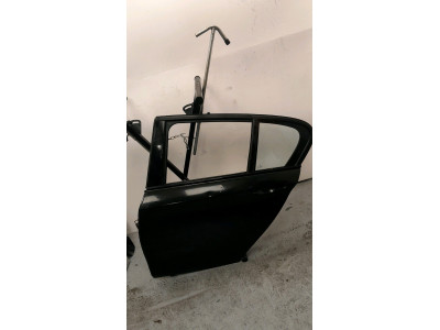 PUERTA TRASERA IZQUIERDA BMW 118D NEGRO 2017