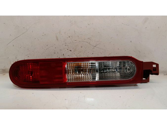 PILOTO TRASERO DERECHO NISSAN CUBE 2011