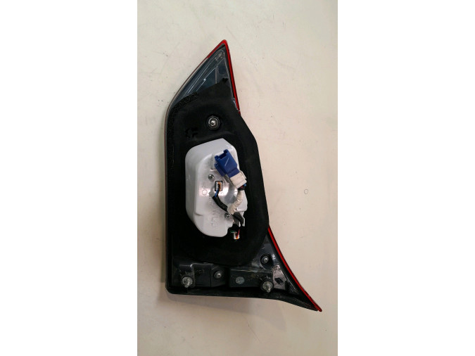 PILOTO TRASERO IZQUIERDO INTERIOR TOYOTA AURIS 2016