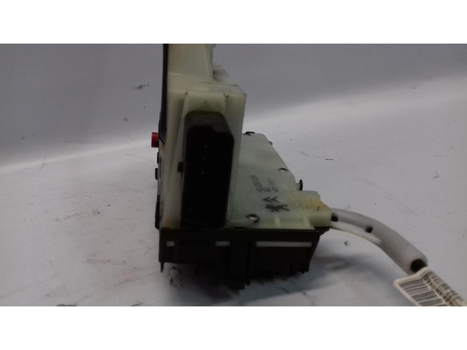 CERRADURA PUERTA TRASERA DERECHA PEUGEOT 2008 2017