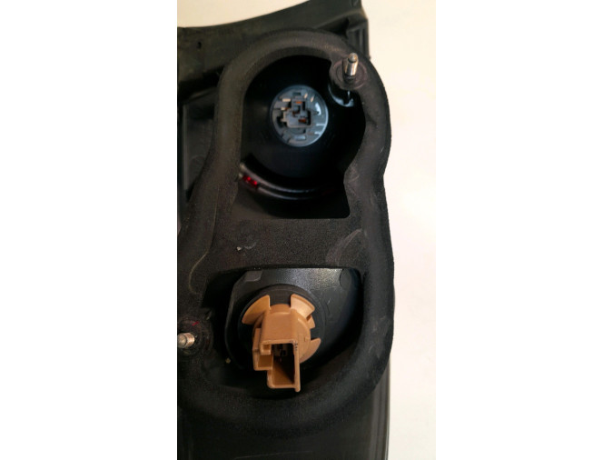 PILOTO TRASERO DERECHO MAZDA 6 2005