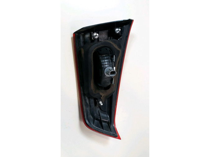 PILOTO TRASERO DERECHO INTERIOR MITSUBISHI ASX 2015