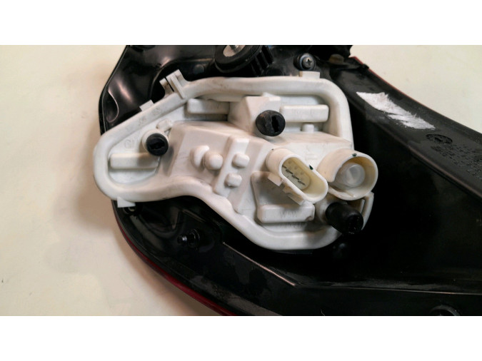 	PILOTO TRASERO IZQUIERDO EXTERIOR OPEL ASTRA 2010