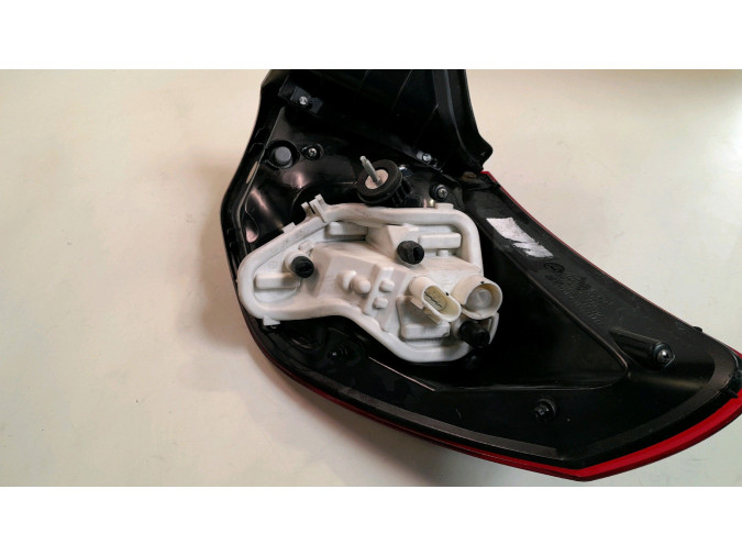	PILOTO TRASERO IZQUIERDO EXTERIOR OPEL ASTRA 2010